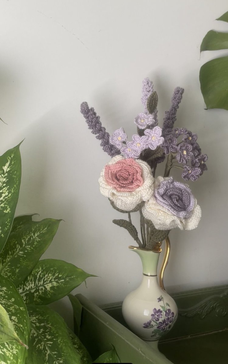 soiled_plants2's tweet image. made an arrangement for my mom out of all the flowers i crocheted her