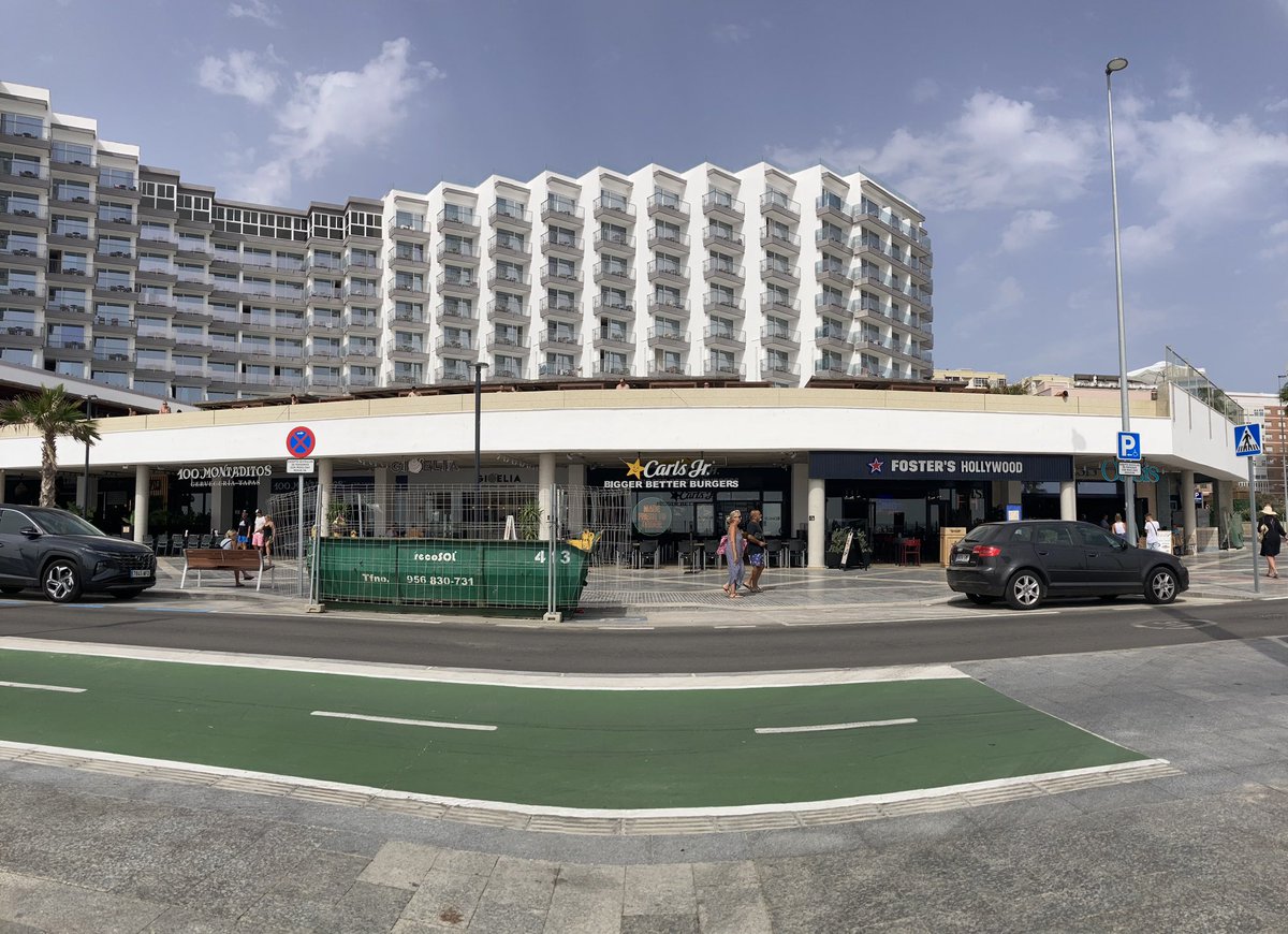 triskelverde's tweet photo. @Cadiz_es esto es legal? ocupar una plaza para personas con movilidad reducida con una cubeta de obras? lleva ahí desde el 17 de julio, que le hice esta foto: https://t.co/9GcYE8bkLy
