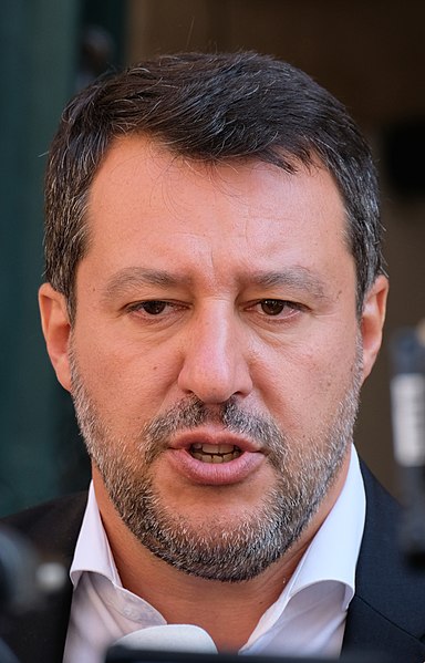 CugetL's tweet photo. CERCASI  DISPERATAMENTE: SALVINI DOVE  SEI  ???
LA  MELONI  CI  BUTTA  GIÙ'  DAL  PONTE  !!! https://t.co/ZmSO2mFA7E