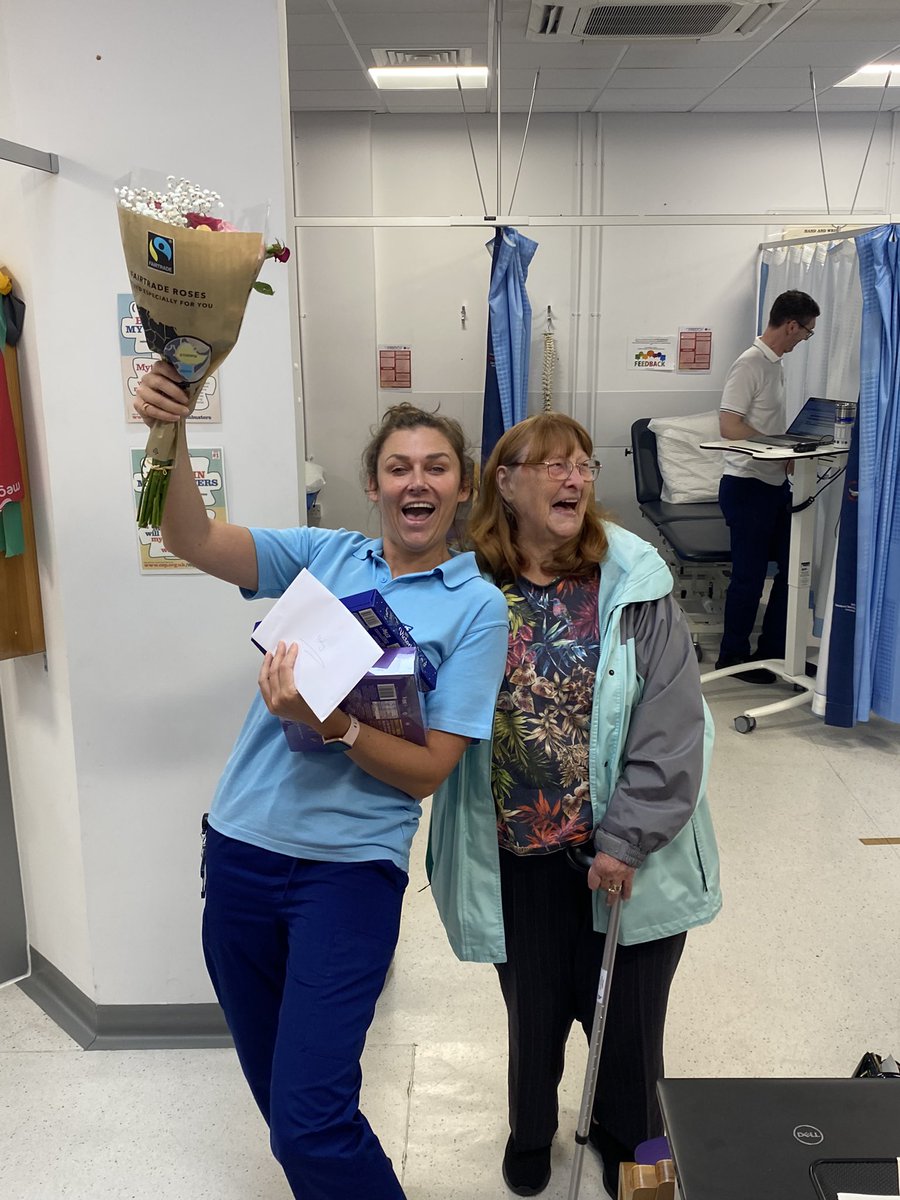 holly0289's tweet photo. ๐ฉ ๐ฉ Official red flag spotter! (With consent) my pt attended her initial appt with me & something did not feel right! She ended up having bilateral PEs & a DVT! ๐ฎ on the mend & received flowers & chocs today to say thank you! #subjectiveassessement #soimportant #physio https://t.co/mf5XADzccA