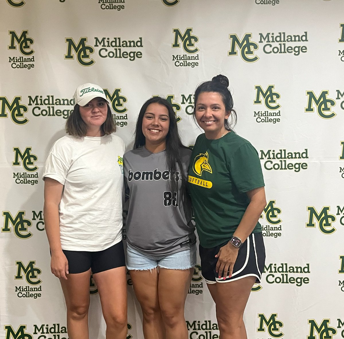 STX Bombers National 18U (@stxbmbrsgd18are) on Twitter photo 🚨COMMITMENT ALERT🚨
BIG CONGRATULATIONS to #88 Aubrey Dominguez 2024 <a href="/aubrxy88/">Aubrey</a> on verbally committing to continue her education and her softball journey at Midland College!! Bright future ahead for Aubrey. <a href="/bombers_fp/">Bombers Fastpitch</a> <a href="/mcchapssoftball/">MCSoftballChaps</a> GO CHAPS!! 🚨COMMITMENT ALERT🚨
BIG CONGRATULATIONS to #88 Aubrey Dominguez 2024 <a href="/aubrxy88/">Aubrey</a> on verbally committing to continue her education and her softball journey at Midland College!! Bright future ahead for Aubrey. <a href="/bombers_fp/">Bombers Fastpitch</a> <a href="/mcchapssoftball/">MCSoftballChaps</a> GO CHAPS!!