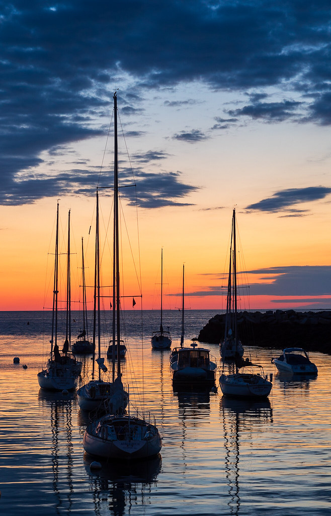Cape Ann Photos:  Summer sunrise, Rockport, Mass. dlvr.it/St3ZYX