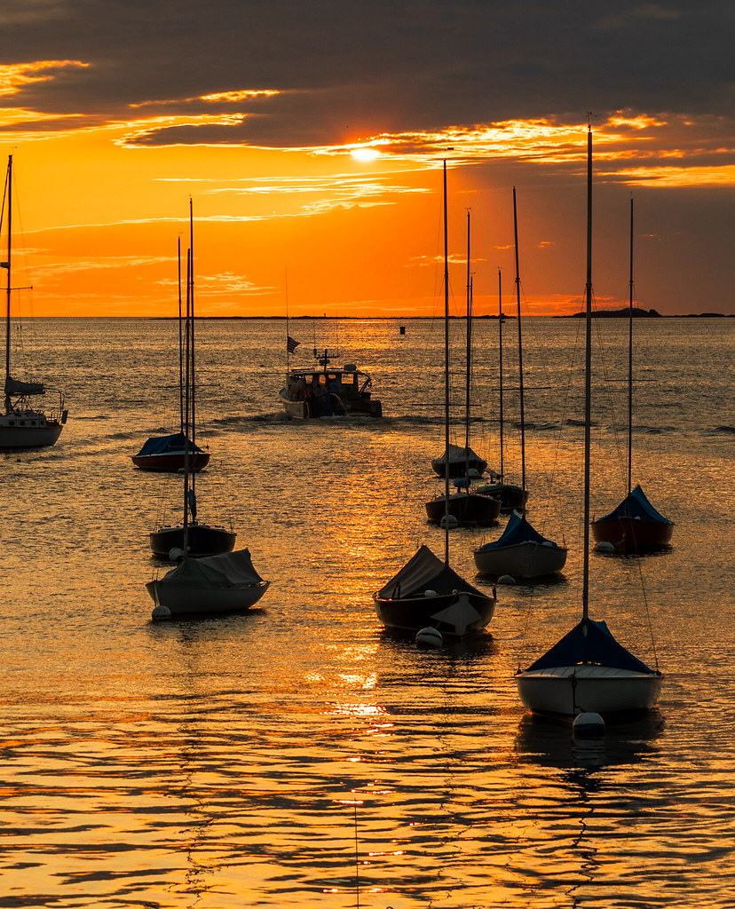 Cape Ann Photos:  Summer sunrise, Rockport, Mass. dlvr.it/St3ZZV