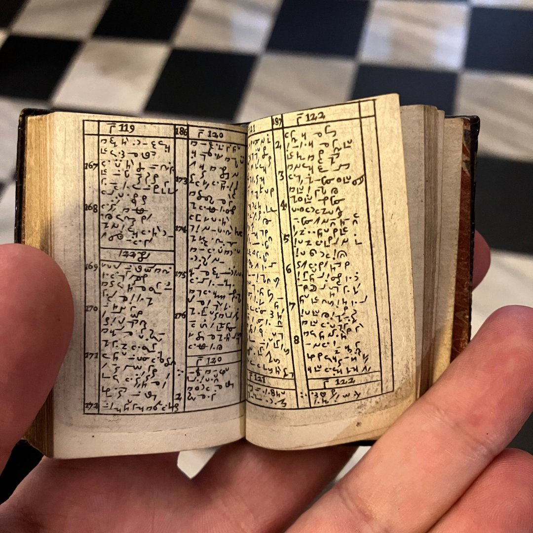 GrolierClub's tweet photo. This 1659 Book of Psalms in Jeremiah Rich's shorthand system was not printed with movable type, but engraved. The plate marks helped us work out that it was likely printed as a 64mo in 8s! Like many of our miniature books, S.P. Avery Jr. donated it to us in the early 20th century https://t.co/XF350Ev1gi