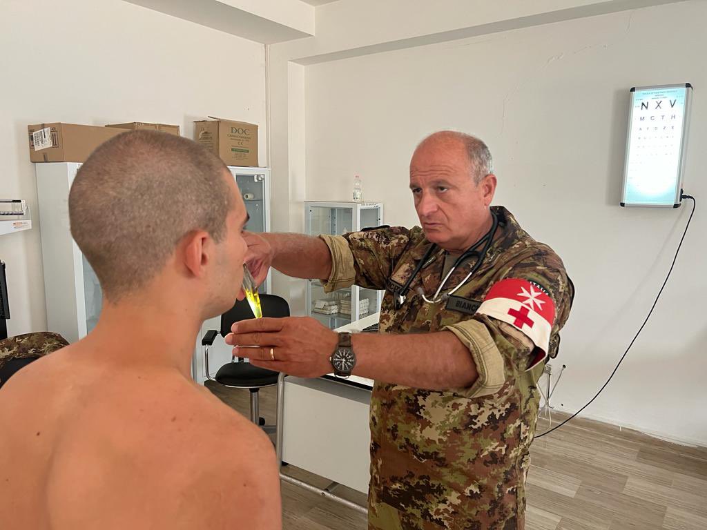 corpomilitare's tweet photo. Supporto sanitario del personale medico @corpomilitare a favore dell'infermeria del 17° Reggimento Addestramento Volontari "Aqui"di Capua. Impiegati per  visite mediche e vaccinazioni delle reclute appartenenti ai Volontari in Ferma Iniziale e in Ferma Prefissata a un anno. https://t.co/w9p1GHmnBK
