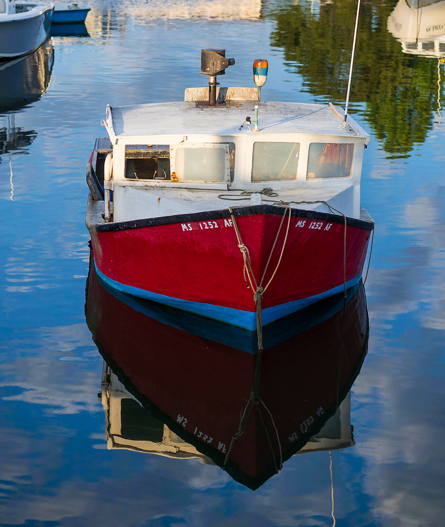 Cape Ann Photos:  Boat in Rockport Harbor dlvr.it/St3ZZh