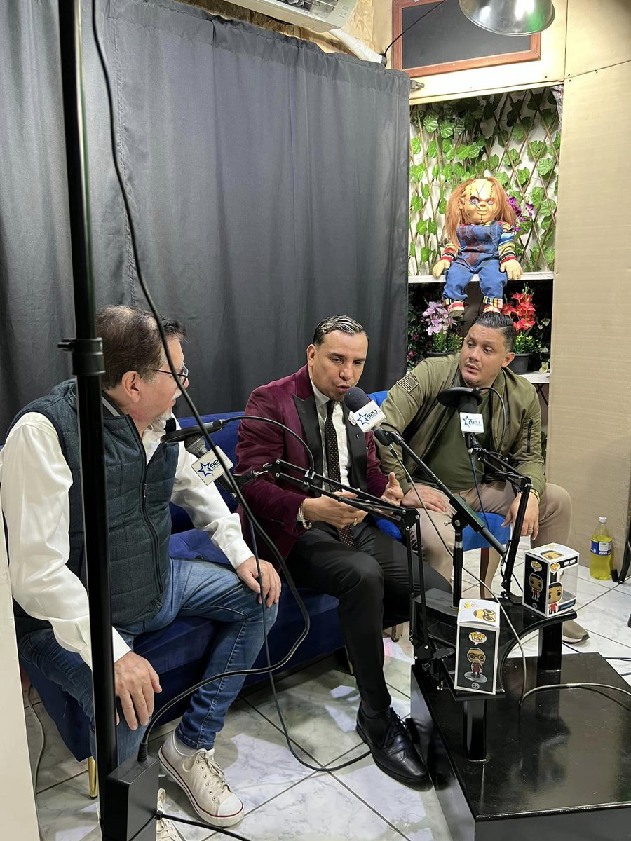 Abg_Del_Pueblo's tweet photo. 📷 Entrevista para @noches_prohibidas.ec sobre #casoaerovía 📷 con grandes personajes como lo son @carlosjosemi y @pez_gordo1 en @radioestrella https://t.co/CWYuCsH8JD