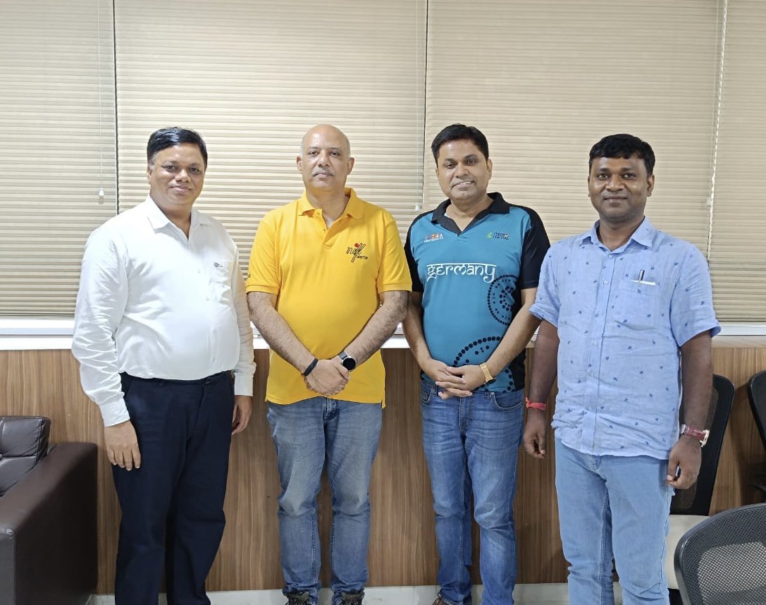 A crisp and fruitful interaction with Director of @nift_patna Col Rahul Sharma and Mr. Dilip Kumar, CEO of @BiharKhadi.

#biharfraternity #niftpatna #khadimall #khadi #fashioninstitute #biharkhadi #PrakashSharma #biharnews #khadicotton #fashiontech