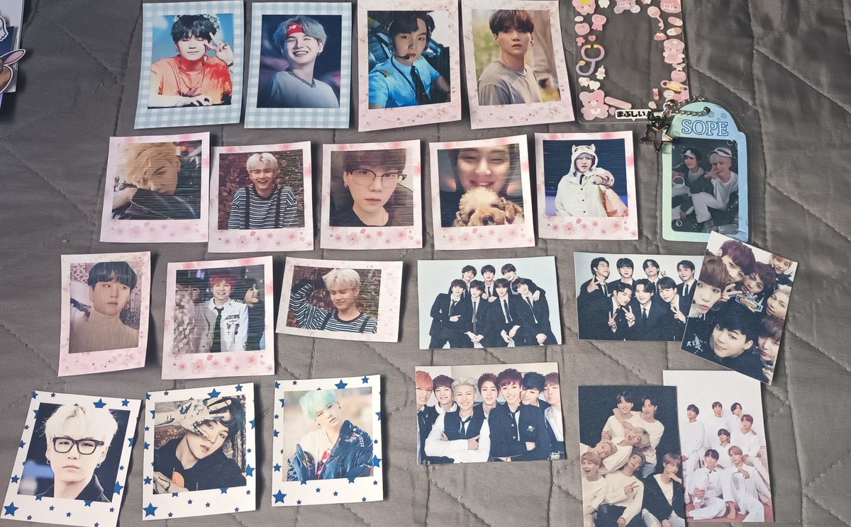 amzgcollector's tweet photo. feedback super positivo p/@BunnysKStore que me vendeu esses jikook season's 💕
o processo de compra foi super tranquilo e chegou tudo muito bem embalado! fora esses mimos lindinhos (olha esse tanto de yoongi mds) 🥺🤏 sério tô encantada pelo carinho e dedicação da embalagem https://t.co/eHXkc4VEoQ