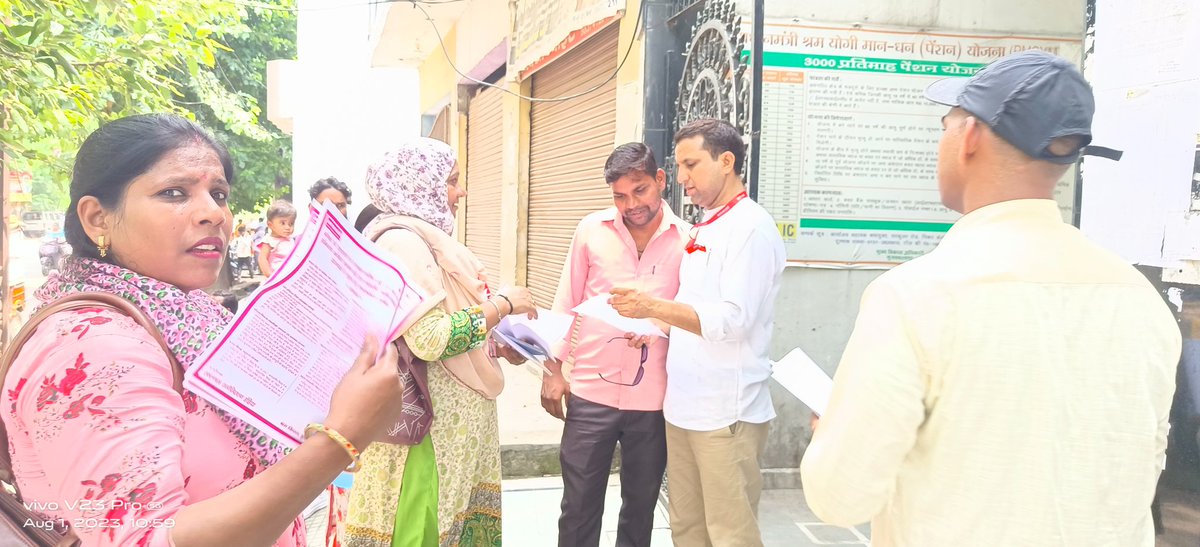 qamar_intekhab's tweet photo. Today, the Assistant Labor Commissioner flagged off the #MazdoorBaneMazboot campaign. @ActionAidIndia team &amp; #LaborDepartment of Muzaffarnagar were present in #E-Rikshaw campaign.
@sndeep @C9Khalid @maneesha_bhatia @UPLABOURDEPT @DmMuzaffarnagar #InformalWorkers @farazahmadSid https://t.co/Tfn28I7WJ0