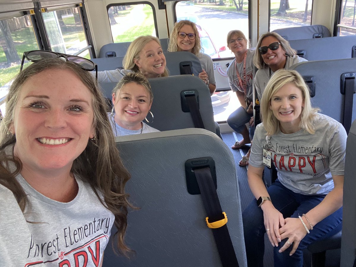 Ms_A_Despaux's tweet image. Happy Tuesday! ❤️🖤❤️ Headed to @HumbleISD Convocation…Let’s go🚌! @HumbleISD_PFE @beverlymford @rmatthews_pfe @MsThompson_PFE #pfeishappy