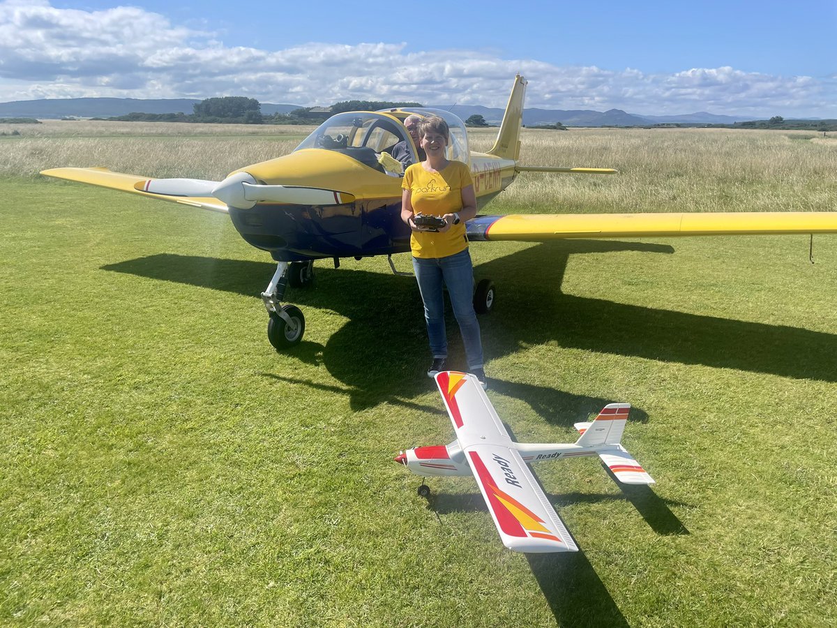 BuryMetroFlying's tweet photo. Tutorial with the ‘Ready’ and a chat with visitors ✈️ at #Dornoch field https://t.co/4D4sw67clA
