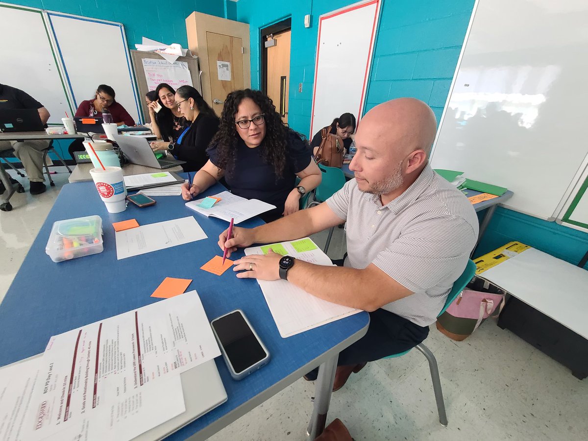 MaikerMader's tweet photo. Deep engagement and learning going on in RLA PD today! @EISDofSA https://t.co/IM7yFD72SU