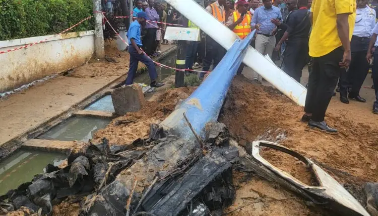 LagosTalks913's tweet photo. 📌Helicopter crashes at Ikeja Lagos
#Jointheconversation
#ItsOkayWithOkey
#Lagostalks913 https://t.co/10zvkE887U