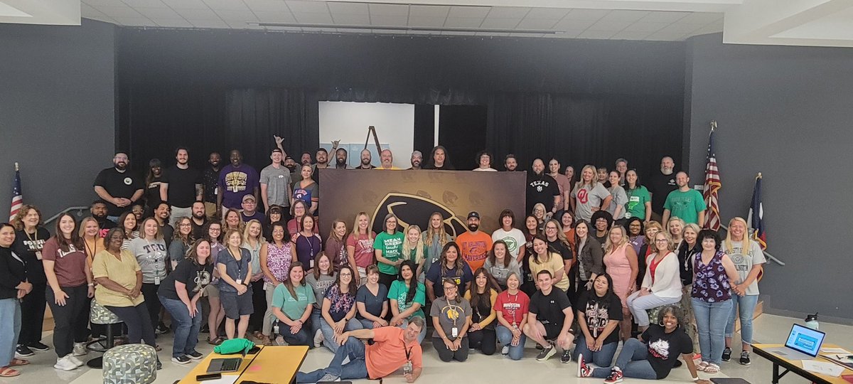 Fossil_Hill's tweet photo. All teachers and staff are back today! Let’s Go Panthers! 🐾🐾🐾 https://t.co/dUuVkTn1qn