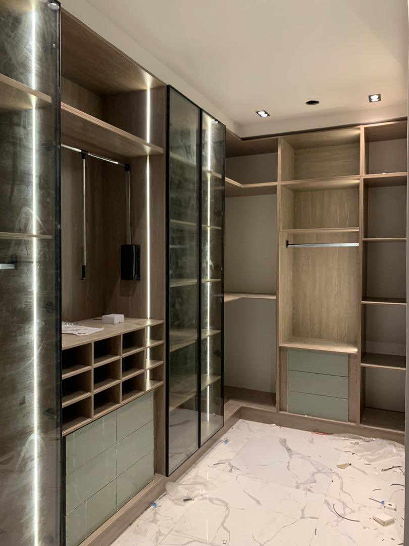iam_vikh's tweet photo. A well-organized closet makes it easier to get it together, helps keep your clothes fresh and pressed, brings order to chaos and makes your wardrobe experience a pleasure rather than a stressor. #Projectongoing☺️ #Timelessdesign https://t.co/b1HdEU7jUP