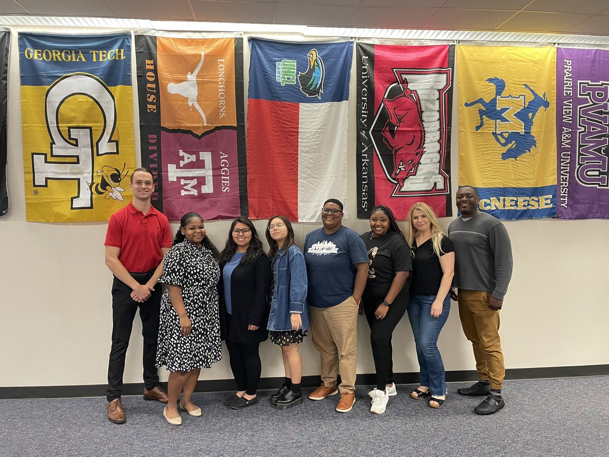 ElsikNGCRams's tweet photo. And so the adventure begins…
#ENGC #mightyrams #newteacherorientation #Collaboration #teamwork https://t.co/lYDiVh1S3X