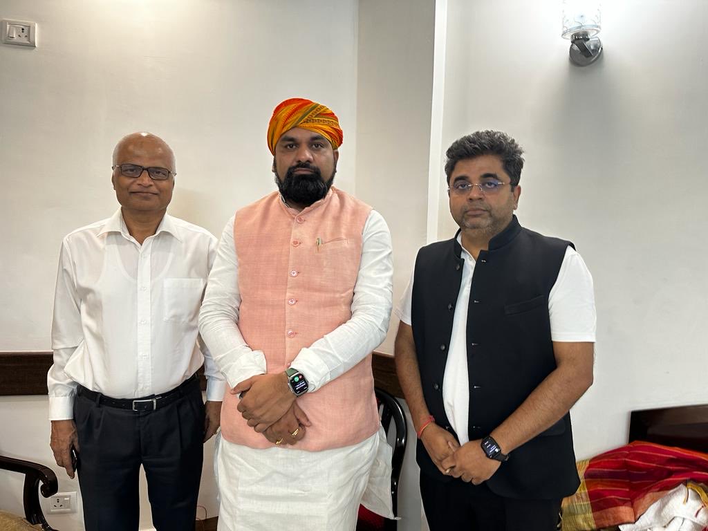 anand_awasthy's tweet photo. आज दिल्ली में बिहार भाजपा के प्रदेश अध्यक्ष श्री ⁦@SMCHOUOfficial⁩ जी से औपचारिक भेंट हुई । बिहार भाजपा NRI/NRB प्रकोष्ठ के संबंध में विस्तृत चर्चा हुई।⁦@TeamManish⁩ ⁦@BJP4Bihar⁩ https://t.co/cuuZjIyEGV
