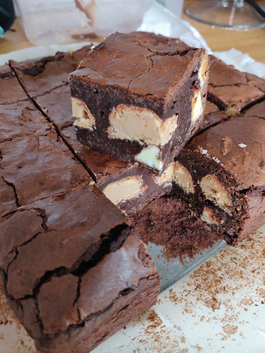 Kinder Bueno brownies for my friend's birthday. Yummy!! 🤎

Another <a href="/janespatisserie/">Jane’s Patisserie ❤️🍰</a> recipe ⭐