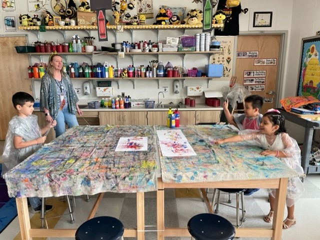 Art fun during summer launch <a href="/RHLeeESAACPS/">RHLeeESAACPS</a> <a href="/RHLeeESArt/">RHLeeESArt</a> #AACPSAwesome