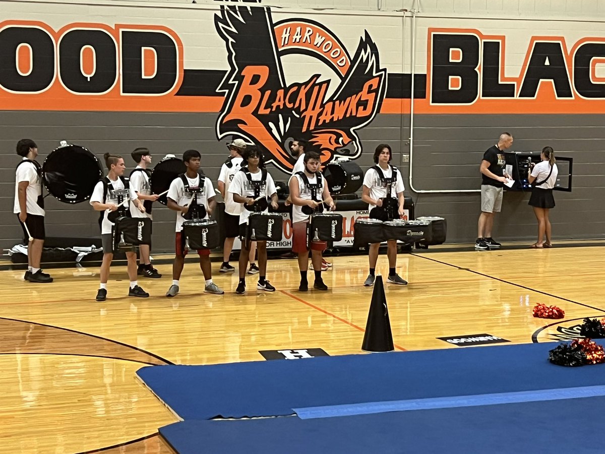 MartinakMichael's tweet photo. Check out the @TrinityBandTX drum line helping out our feeder school Harwood JH with their back to school pep rally for teachers. 
@HEBISDpeople @EulessTrinityHS 
#trojannation https://t.co/peNYsFZtci