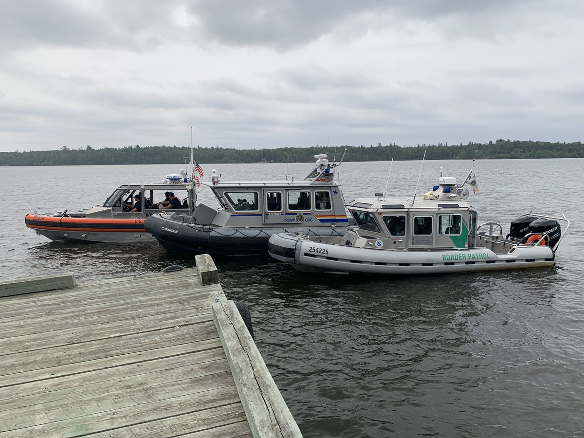 Grand Forks Sector and RCMP (@rcmpgrcpolice) want to remind boaters how to lawfully check in. Boaters entering Canada should consult @CanBorder website for requirements: cbsa-asfc.gc.ca/travel-voyage/… U.S.-bound boaters can use local kiosks or CBP ROAM app. #KeepYourBorderInOrder