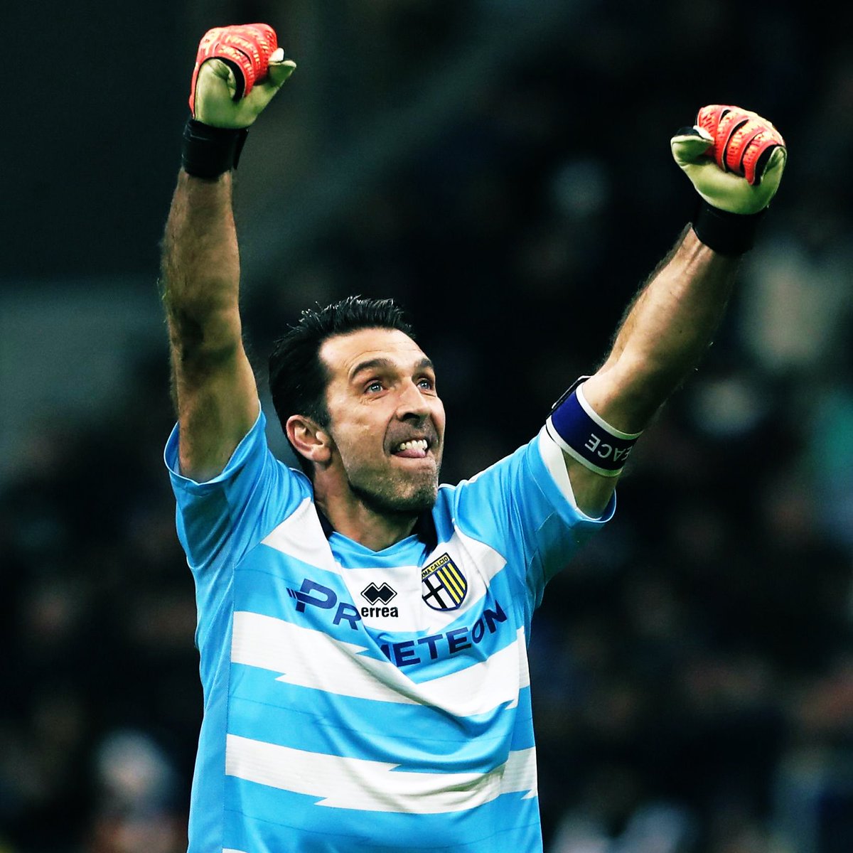 FabrizioRomano's tweet image. BREAKING: legendary Italian goalkeeper Gianluigi Buffon has decided to retire from professional football — it will be official in the next days ⭐️🇮🇹

Buffon, 45 years old, was playing for Parma last season.

One of the best goalkeepers in history of the game will now retire.