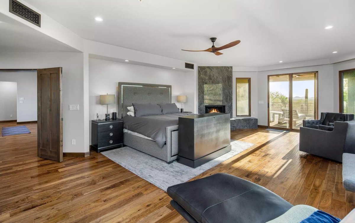 LuxuryAZRealtor's tweet photo. 🌅 #JustListed: Nestled within the prestigious Desert Highlands, a community lauded by Forbes as one of the Top 20 most exclusive golf and country clubs in the U.S., lies a home that embodies modernity, casual elegance, and Southwest integrity. https://t.co/i7RwZN7c7Y