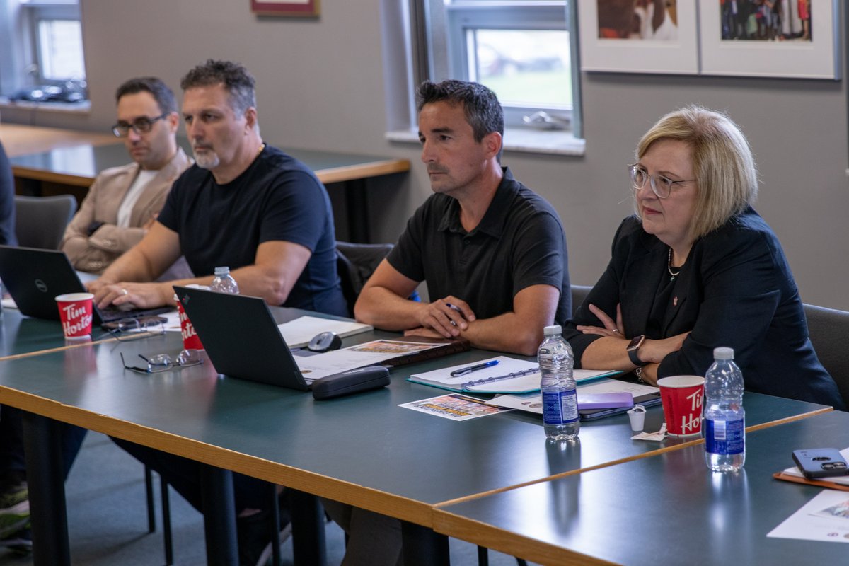 UniforTheUnion's tweet image. Unifor and @UAW leadership held a historic summit today in Windsor, Ontario to discuss strategic objectives, common issues, and areas of collaboration on Detroit Three bargaining. #AutoTalks2023 #Solidarity #canlab