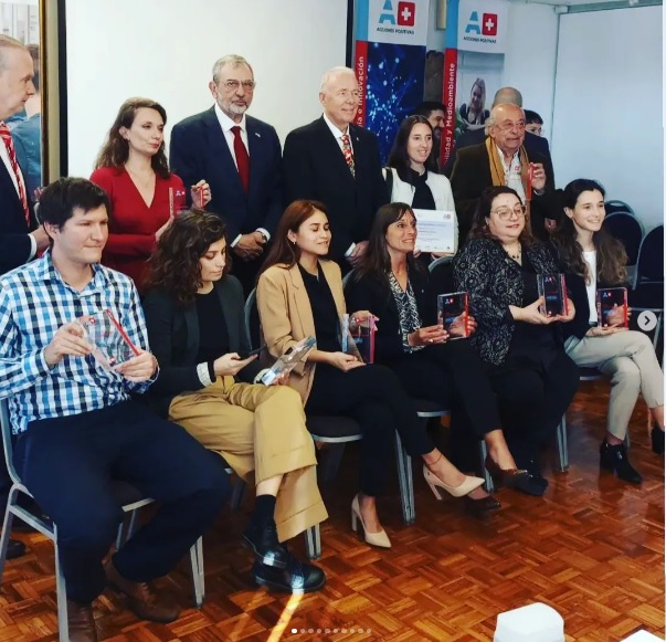 SwissChamAr's tweet photo. 🇨🇭Además de festejar nuestro Día Nacional, hoy entregamos los premios #AccionesPositivas2023. 
En breve vamos a compartir por nuestras redes y web la lista de los ganadores.
Mientras, les compartimos un poco del "detrás de escena" de la premiación

#AccionesPositivas2023 #CCSA https://t.co/BEhwYHklWW