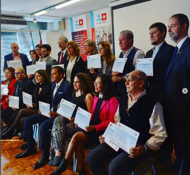 SwissChamAr's tweet photo. 🇨🇭Además de festejar nuestro Día Nacional, hoy entregamos los premios #AccionesPositivas2023. 
En breve vamos a compartir por nuestras redes y web la lista de los ganadores.
Mientras, les compartimos un poco del "detrás de escena" de la premiación

#AccionesPositivas2023 #CCSA https://t.co/BEhwYHklWW
