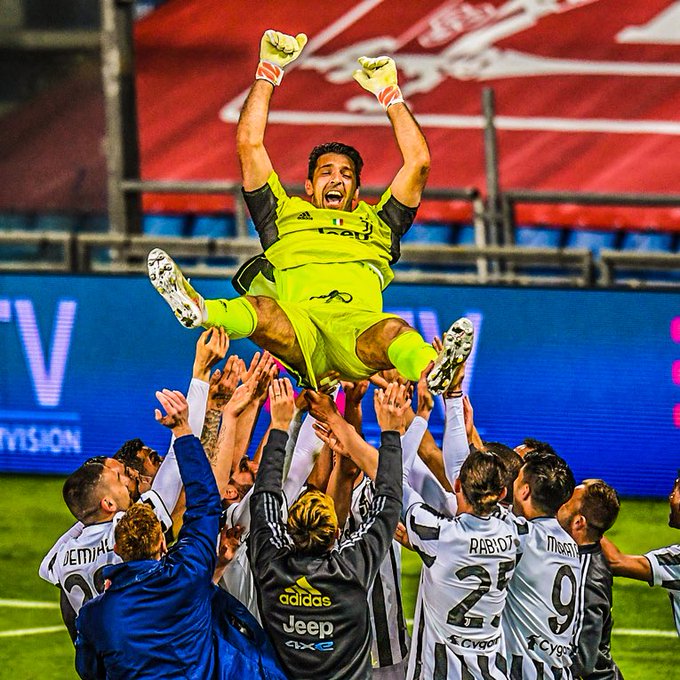 Futbool_Fotos's tweet photo. OFICIAL: Gianluigi Buffon ha anunciado su retiro del fútbol 😭

SE NOS VA UNA LEYENDA 💔🇮🇹 https://t.co/QLxksqnFzv