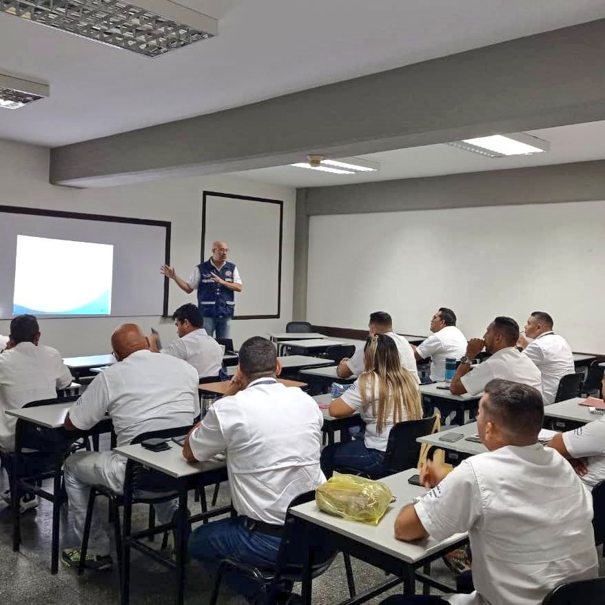 inac_ve's tweet photo. El @IuacVenezuela continúa formando profesionales aeronáuticos, hoy da inicio el curso de Mercancías Peligrosas, dirigido a los funcionarios de la OMA #SAR región central. La intención es nutrir a nuestros funcionarios de mayores conocimientos para lograr mejores resultados. https://t.co/e8wGHJyQNP