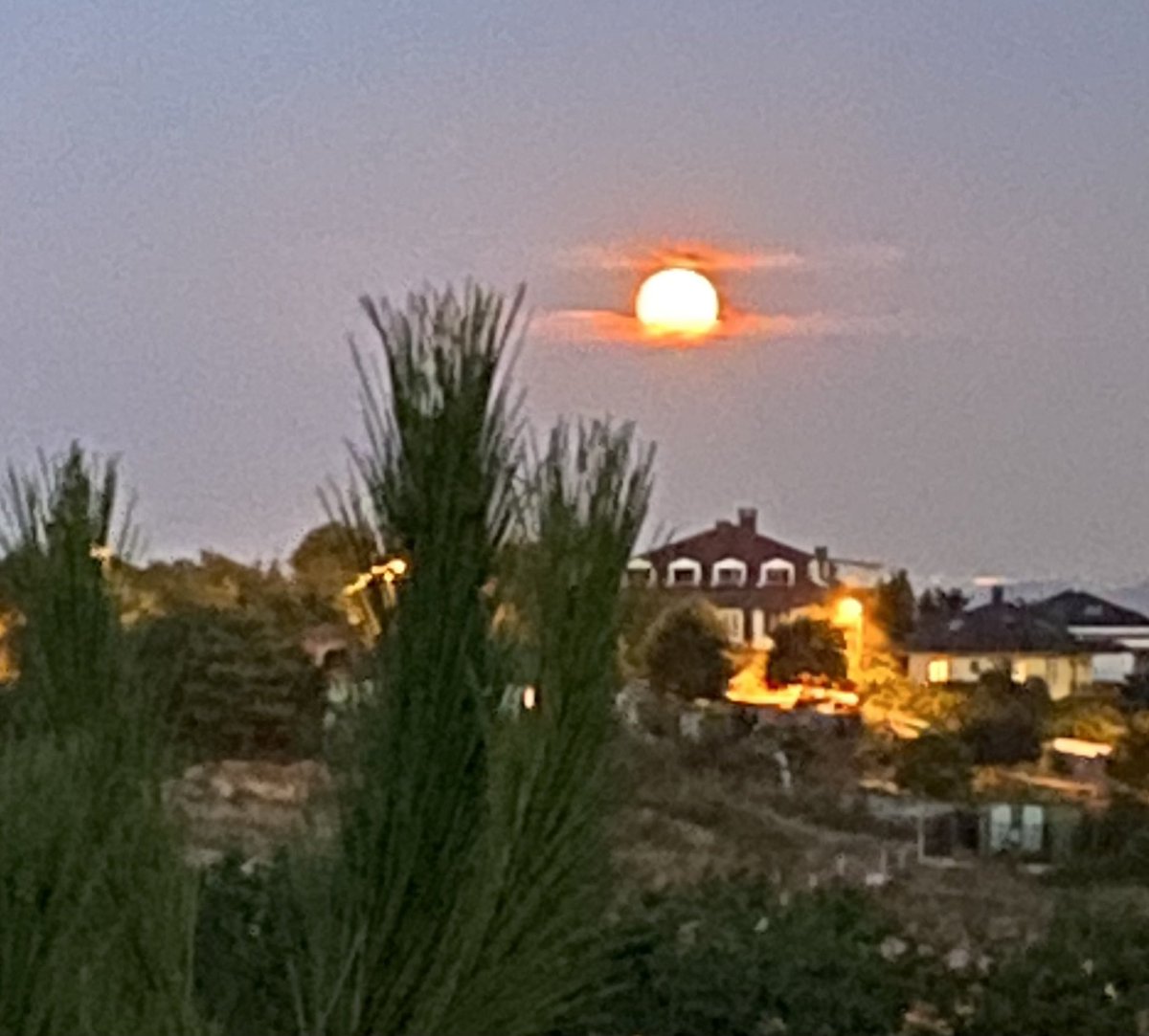 Süper ay doğdu.
#Beykoz #Çekmeköy sınırı