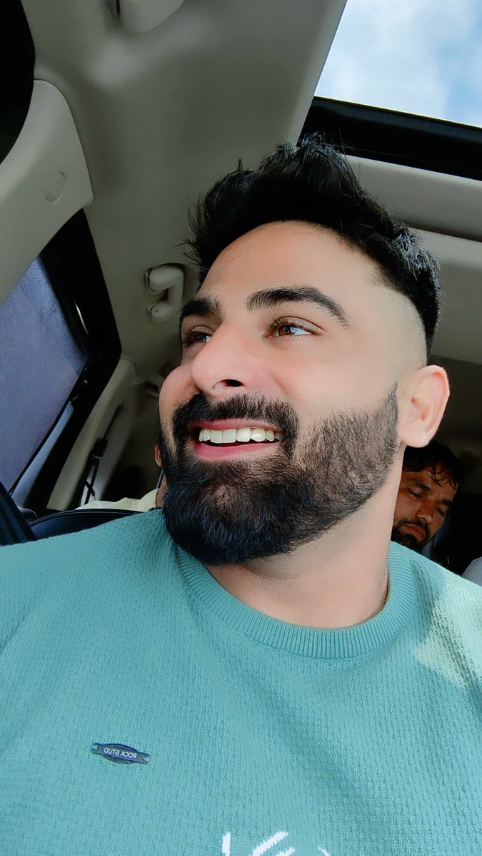 imharshchhikara's tweet photo. में जाट हूँ, में दलित हूँ, मैं ब्राह्मण हूँ, मैं वैश्य हूँ, मैं हिन्दू हूँ, मैं मुसलमान हूँ, ये सब मन का वहम हैं असल मे हम लोग नेता मंत्रियों की नजर में मन्दिर का "घन्टा"हैं जिसे सभी नेता मिलकर सालों से बजा रहे हैं!!! https://t.co/6X11mMzad6