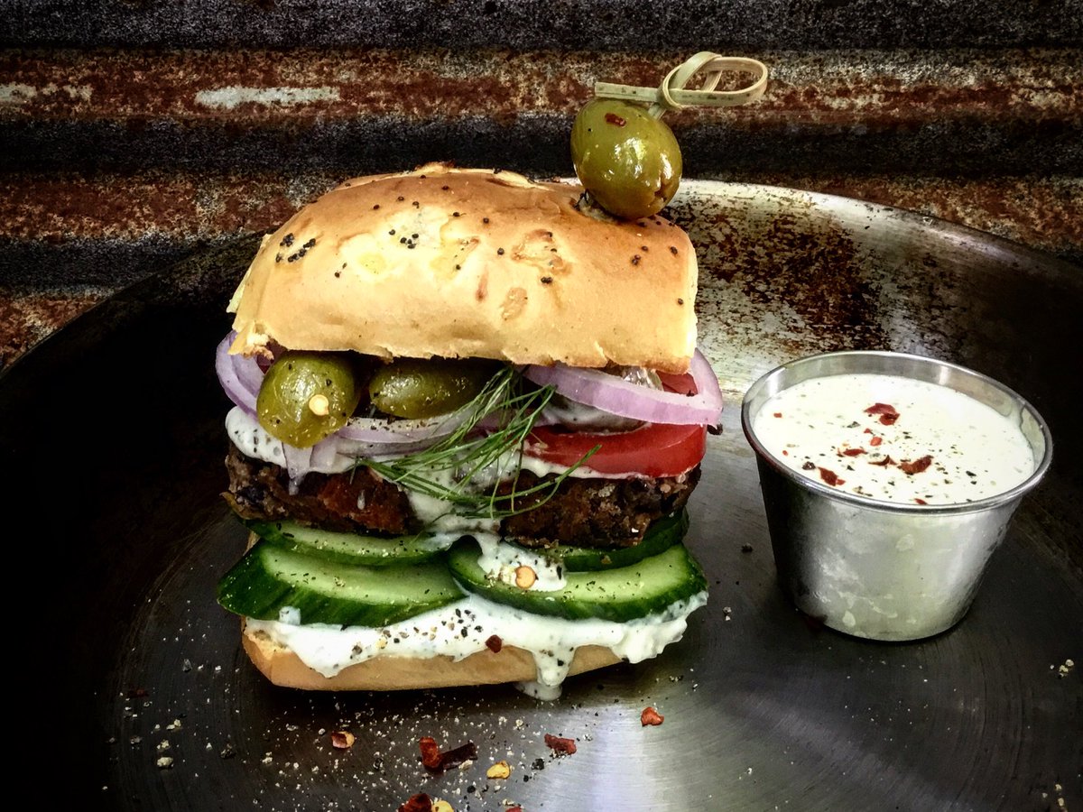 Callicoon_Kitch's tweet photo. 🌱PLANT BASED MEDITERRANEAN LENTIL AND EGGPLANT BURGER LINED W/THINLY SLICED ENGLISH CUKES, ORGANIC, RIPE ROMA TOMATO, RED ONION AND GREEK OLIVES FINISHED WITH A REFRESHING, CREAMY TZATZIKI DRESSING ON A TOASTED ONION ROLL…DELICIOUS ❤️🌱🍴 https://t.co/hwtIxgZape