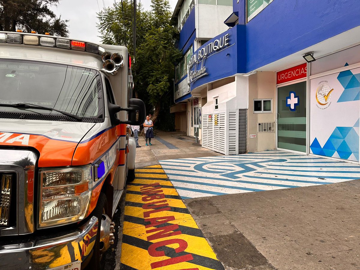 CPRServicesMx's tweet photo. Unidad 27 realiza traslado de paciente femenina del Hospital Boutique Río Bamba al Hospital 1ro de Octubre para continuar con su tratamiento .

Agradecemos su preferencia. https://t.co/BuKNFf6xtM