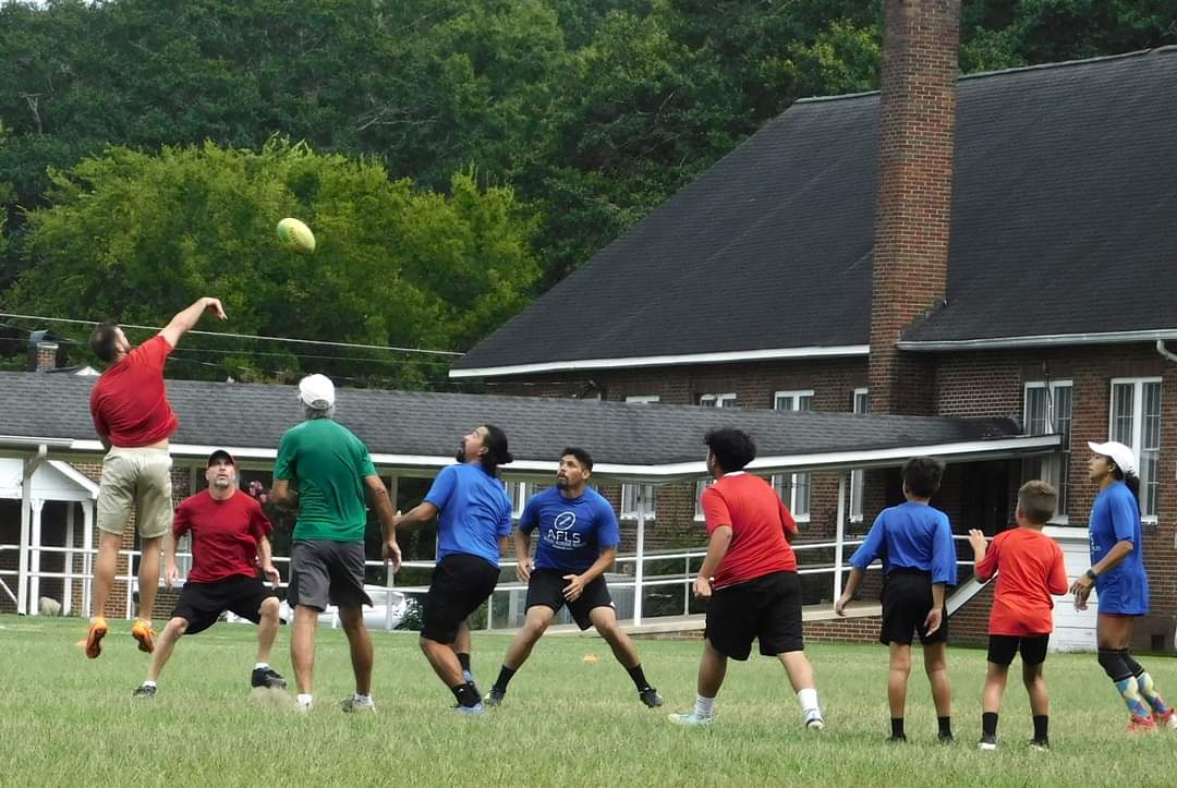 RomeRedbacks's tweet image. Some great games of AFLS recently with 3 teams playing each Sunday after our intro sessions. Men, women and kids all play safely together. We're all about family. 3:00pm every Sunday.
@USAFL1997 @romenewstribune @romechamber @romegeorgia #aussierules #aussierulesfootball #romega