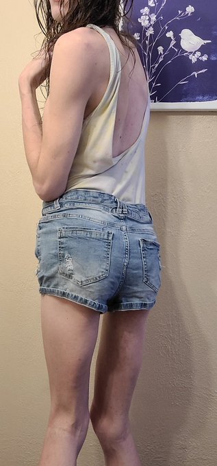 Bunny is all clean again :3 https://t.co/h8C4pZfkXt