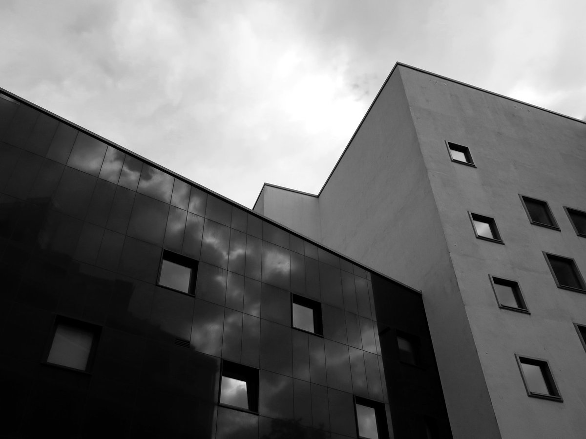 Unfocused_Times's tweet photo. Lines, edges and reflections. #ArchitecturePhotography #blackandwhitephotography #UrbanAesthetics https://t.co/qL8Qvc2RBy
