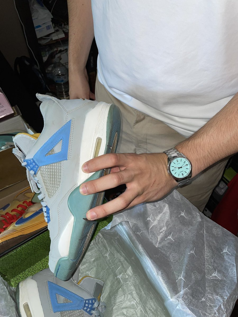 LacroixYvane's tweet photo. @SosoAg27 🦋👟⌚️ https://t.co/mRpW4IxJQw