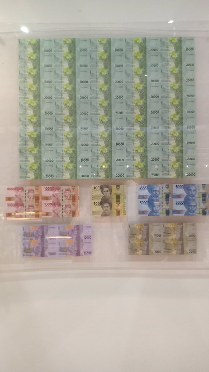 yurmilani2's tweet photo. Belum digunting uangnya 
#uang
#rupiah https://t.co/GwLnnEXlAU