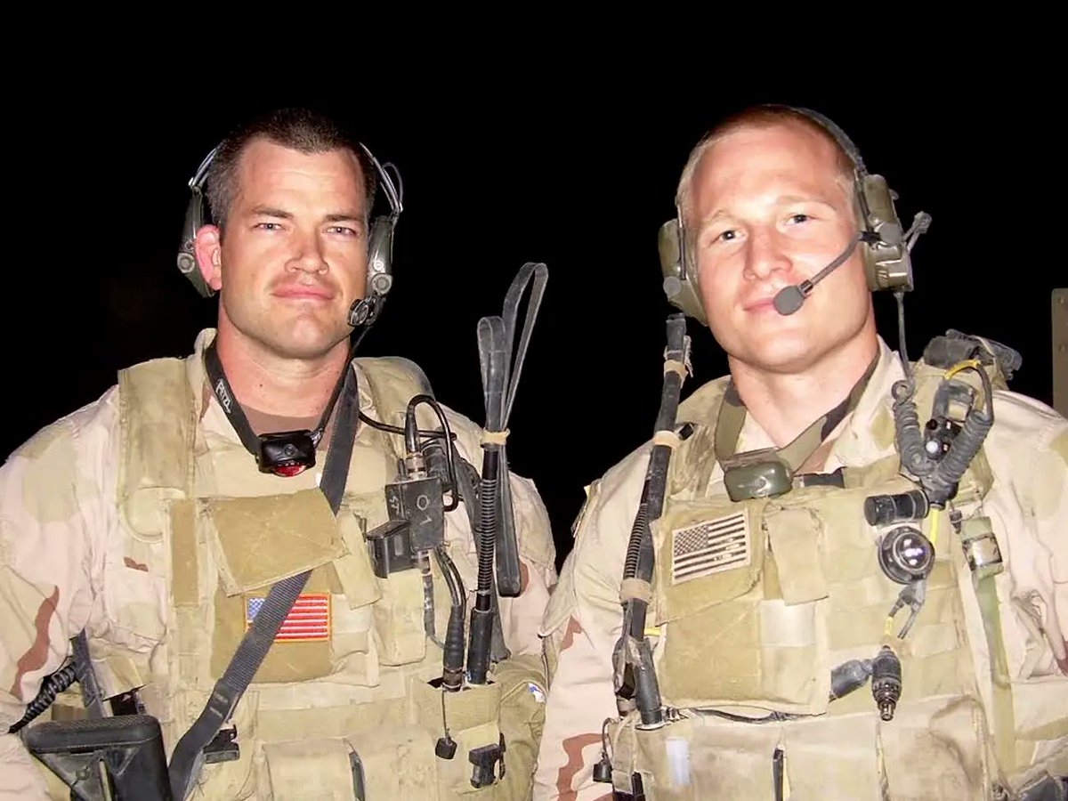 ConserveBook's tweet photo. 📚 "Extreme Ownership" by Jocko Willink and Leif Babin: Embrace the mindset of true leadership from U.S. Navy SEALs. Learn valuable lessons on taking ownership and responsibility in all aspects of life. #BookRecommendation #Leadership #ExtremeOwnership 🇺🇸💪 https://t.co/OImg9QIvft