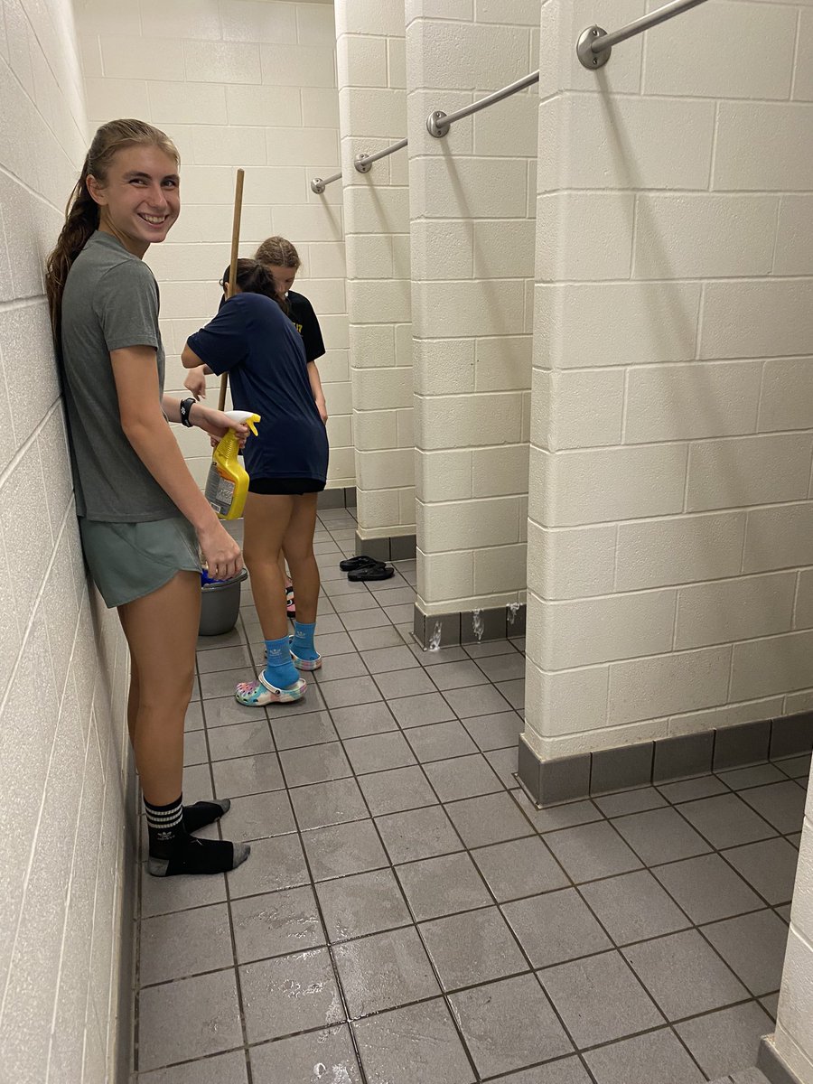 lytle_xc's tweet photo. Our kids worked hard after their run cleaning their showers for school next week. This is just HS girls. @LoriLwilson23 @LytleAthletics @LytleFootball @_CoachTrevino @lytleisd @LytleTrack @coachjojones22 @LytleJHS @Lytlehssoftball @LytleVolleyball @CoachBenavides7 @mayorgonzltx https://t.co/s9hxLyPauU