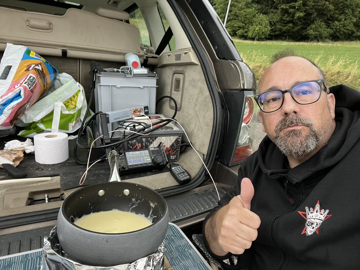 hb9vcj's tweet photo. Happy Swiss National Day, HamRadio and Cheese Fondue - What else ! 😂
#1erAout #switzerland #NationalDay #HamRadio #RadioAmateur #QRP #Xiegu #X6100 #ATAS120A #JPC12 https://t.co/lThWR0ojvz
