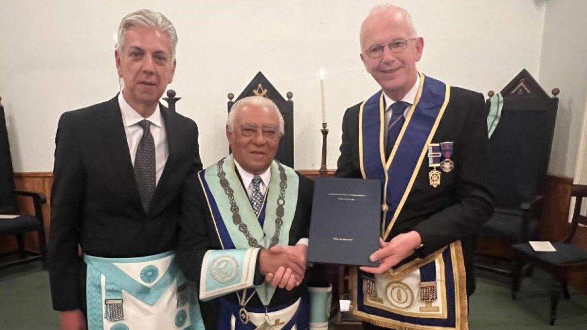 🌍 Freemasons John &amp; Mark visited St Helena Lodge No 488, the remotest Lodge in the world for <a href="/SussexMasons/">Sussex Masons</a>' Festival, raising £2,500! ✈️ The journey included an 11-hr flight to Johannesburg, 23-hr layover, then a 6.5-hr flight to the island with a 30-min refuel stop in Namibia.