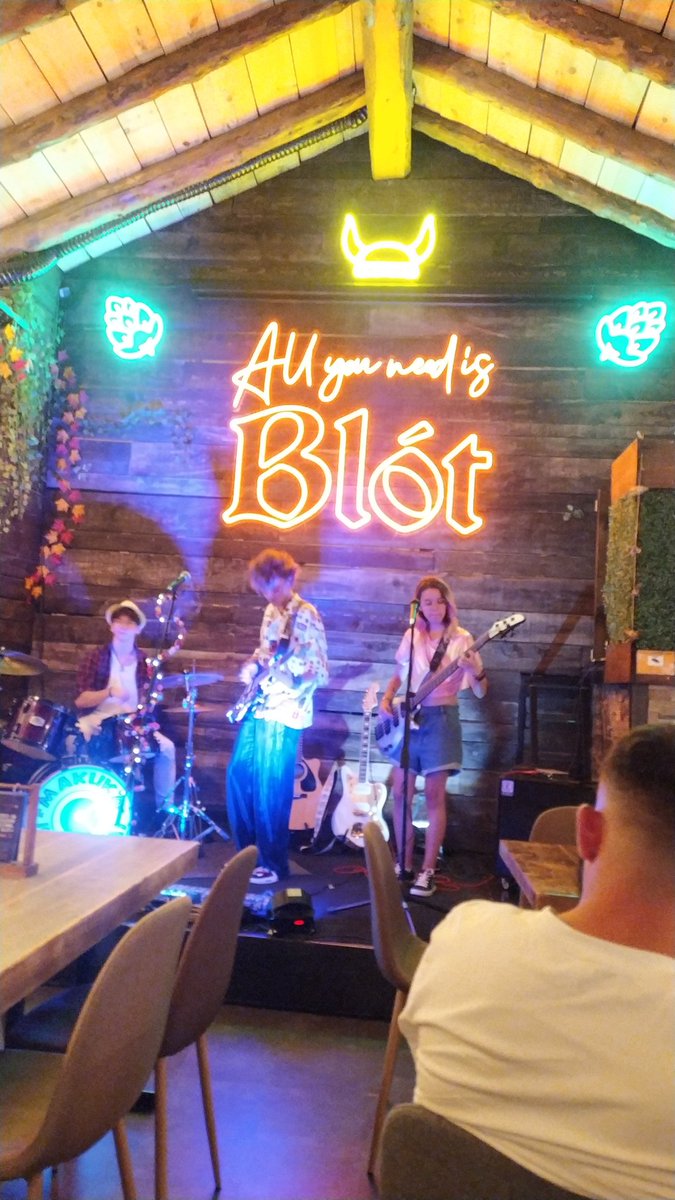 pere_estruch's tweet photo. @Marta_catalonia Aquest vespre concert @blotbeer https://t.co/D3YuTwPTUF