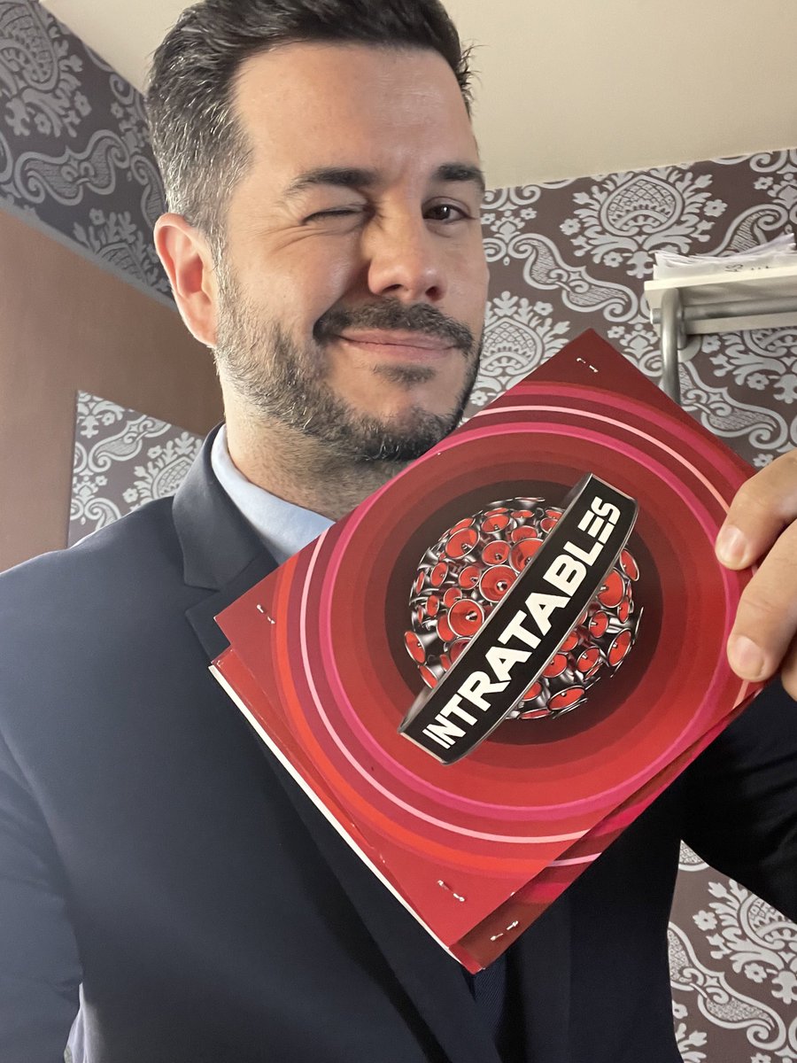 Oficialmente soy el NUEVO CONDUCTOR de Intratables. Un programa que vuelve con todo!
Espero disfruten este nuevo comienzo en mi carrera periodistica. Es un show de enorme responsabilidad donde vamos a encontrar a políticos, empresarios, periodistas analizando toda la actualidad.