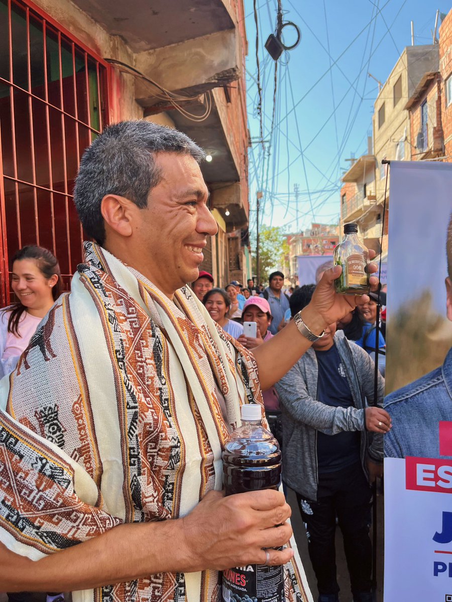 jesusescobarnqn's tweet photo. DÍA DE LA PACHAMAMA 💙 Arrancamos agosto en Villa Lugano, recibiendo ofrendas, bendiciones y mucho cariño de parte de las vecinas y los vecinos 🌿 gracias por la caña con ruda!! https://t.co/HCeigXHj38