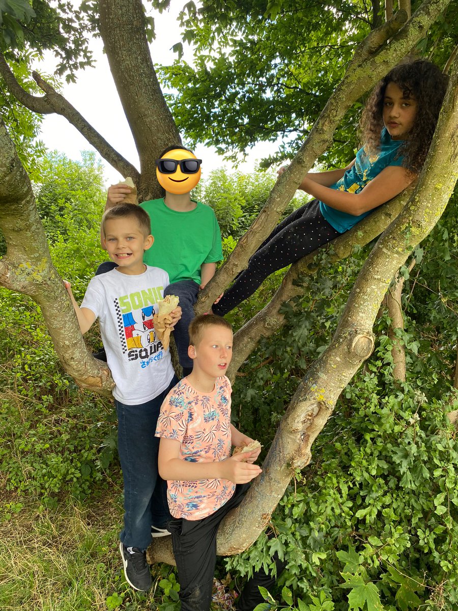 Play_Glos's tweet photo. A busy and creative day in #AylandGardens with lots of children and families joining us for face painting, tree dens, clay, slime, bubbles and more ☀️
@TNLComFund #Play2Nurture #CommunityPlay #PlayMatters #ChildLedPlay #PlayWorkWorks https://t.co/Enl6nqpxly